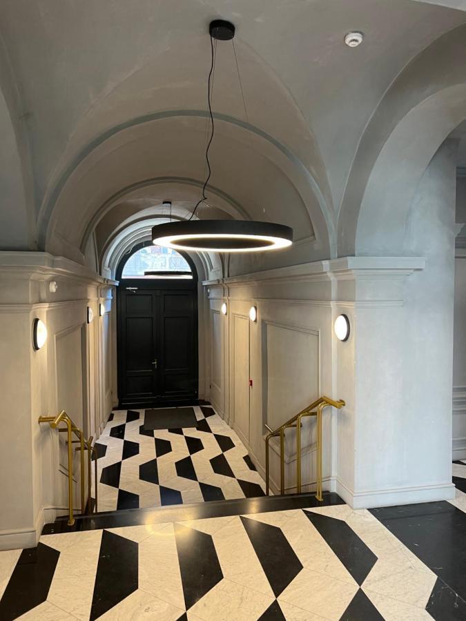 Luxe Central Studio With Pool, Parking & Ac Budapest Bagian luar foto