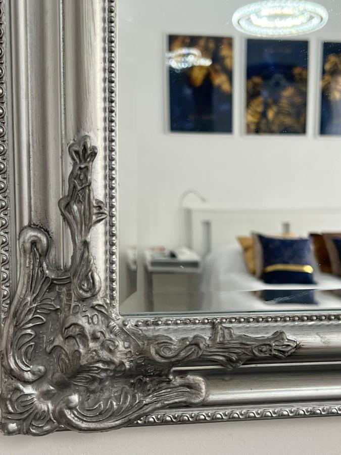 Luxe Central Studio With Pool, Parking & Ac Budapest Bagian luar foto