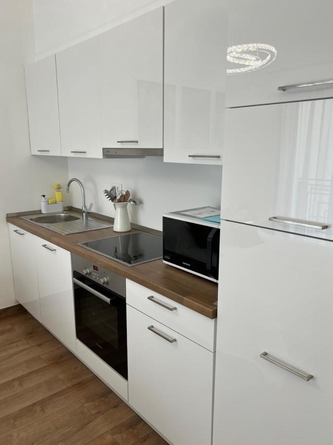 Luxe Central Studio With Pool, Parking & Ac Budapest Bagian luar foto