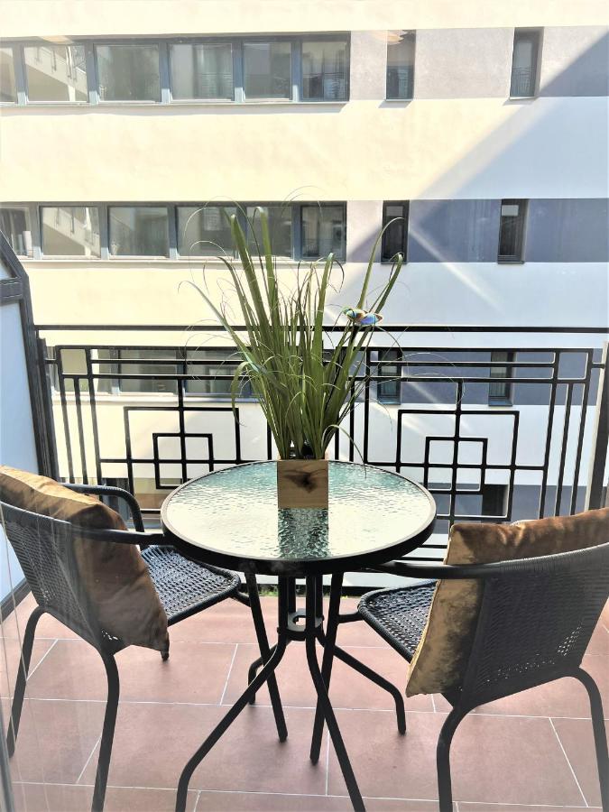 Luxe Central Studio With Pool, Parking & Ac Budapest Bagian luar foto
