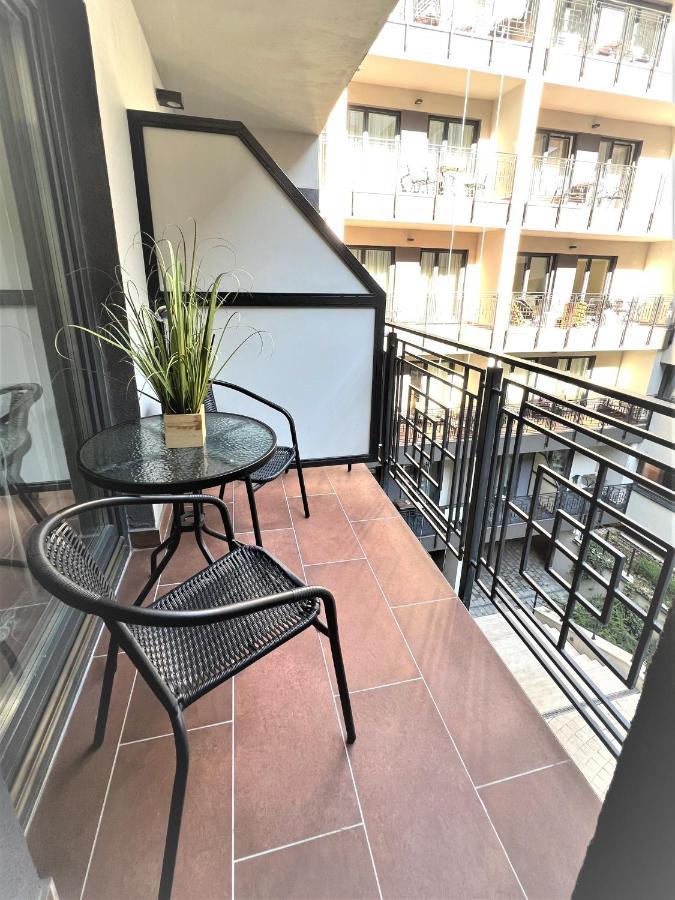 Luxe Central Studio With Pool, Parking & Ac Budapest Bagian luar foto