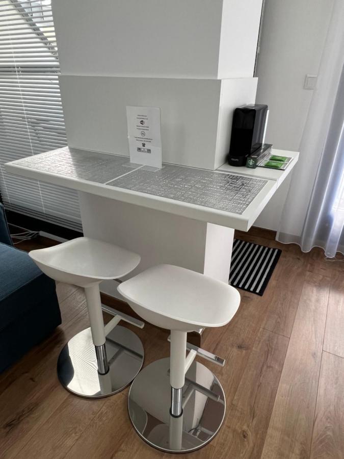 Luxe Central Studio With Pool, Parking & Ac Budapest Bagian luar foto