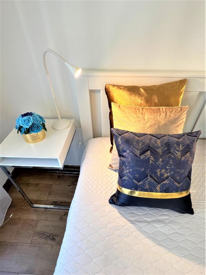 Luxe Central Studio With Pool, Parking & Ac Budapest Bagian luar foto