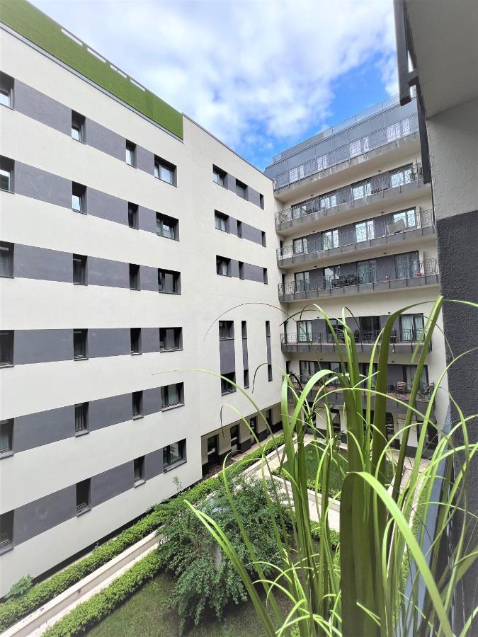 Luxe Central Studio With Pool, Parking & Ac Budapest Bagian luar foto