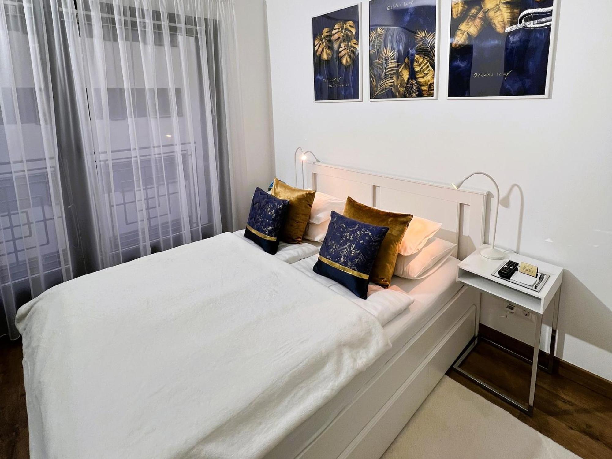 Luxe Central Studio With Pool, Parking & Ac Budapest Bagian luar foto