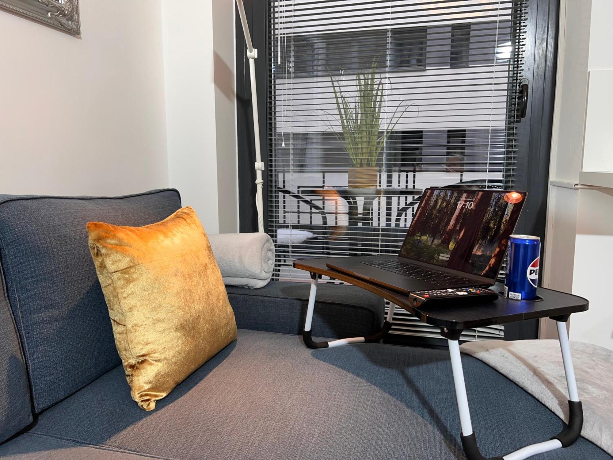 Luxe Central Studio With Pool, Parking & Ac Budapest Bagian luar foto