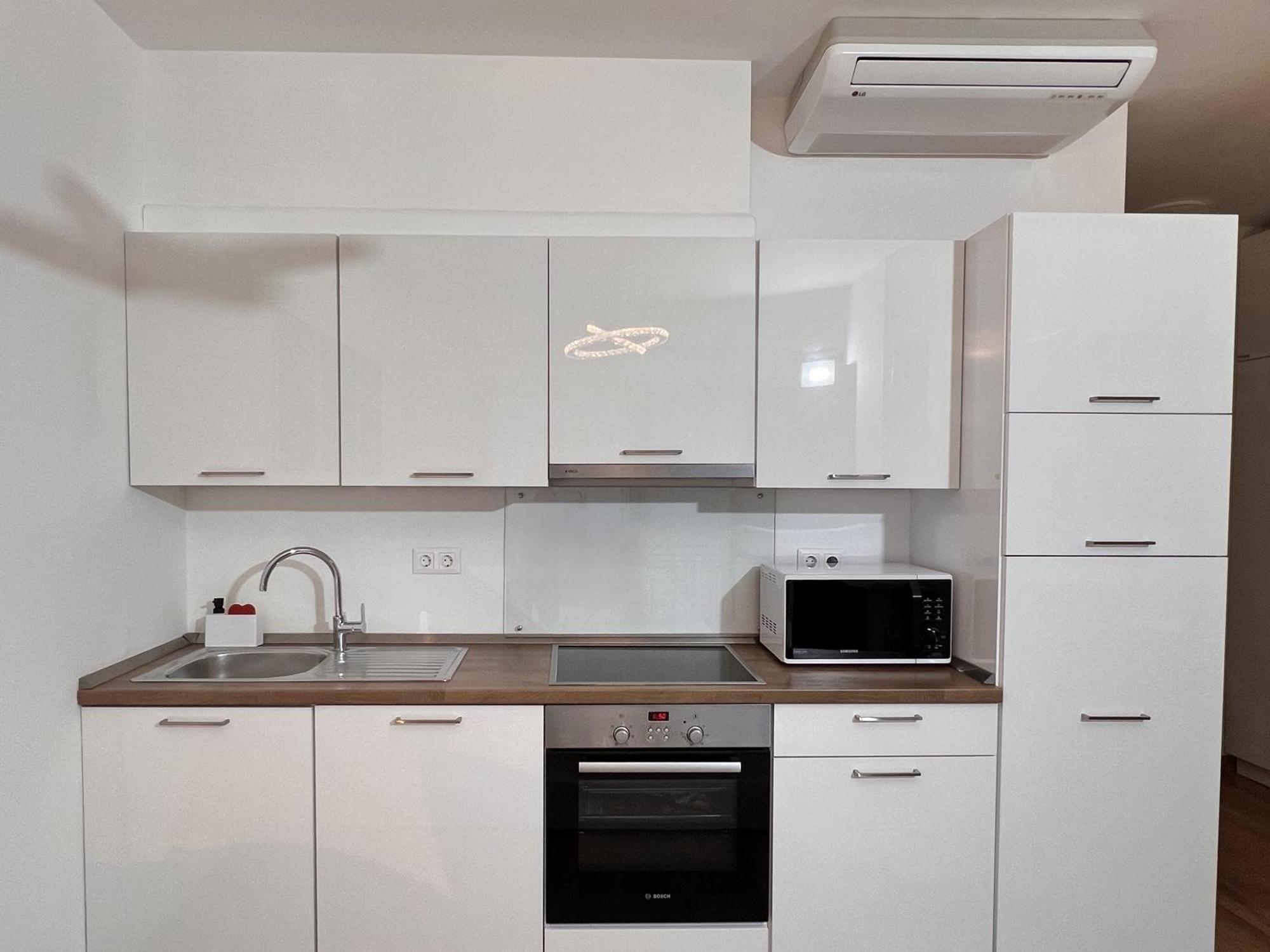 Luxe Central Studio With Pool, Parking & Ac Budapest Bagian luar foto