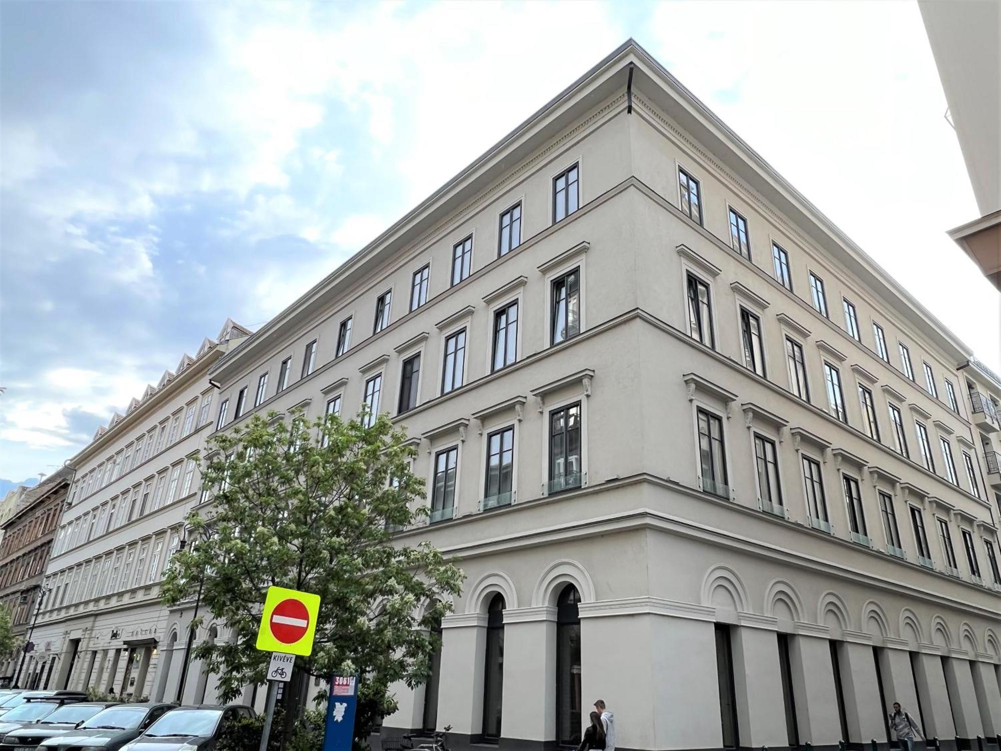 Luxe Central Studio With Pool, Parking & Ac Budapest Bagian luar foto