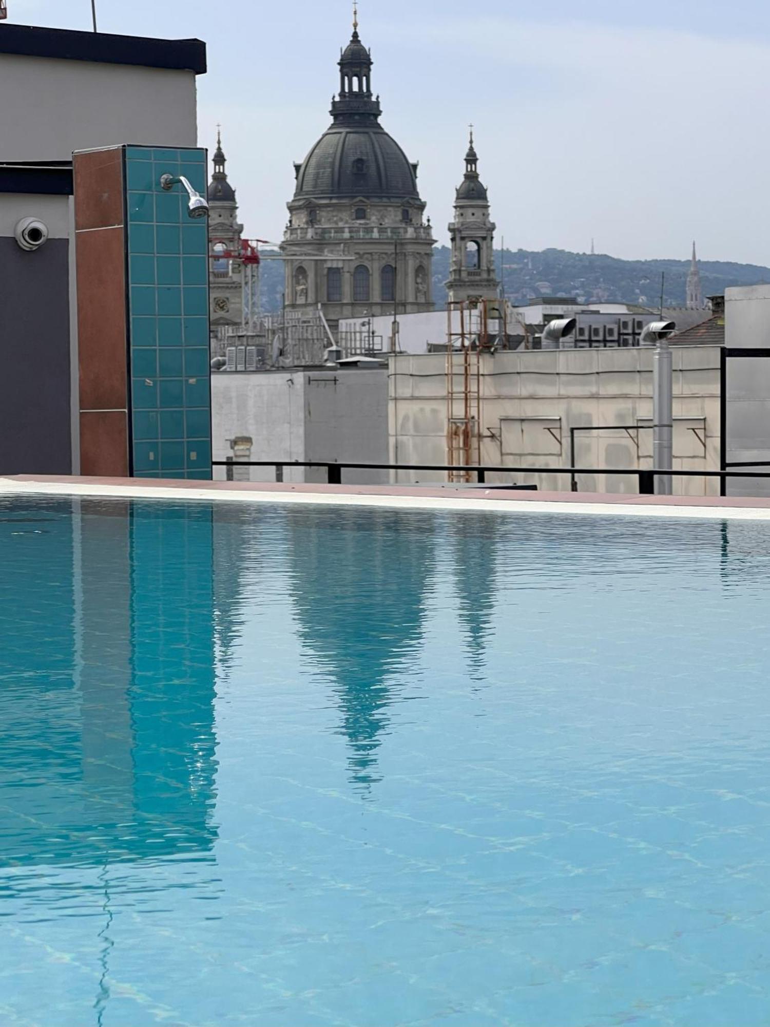 Luxe Central Studio With Pool, Parking & Ac Budapest Bagian luar foto
